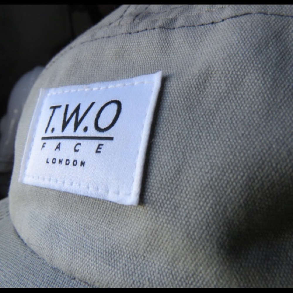 Original from T.W.O FACE London - Picture 2 of 4